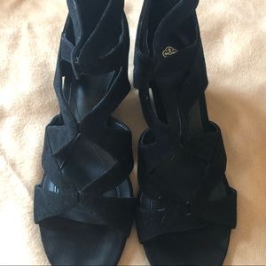 Isola Filisha Women’s Black Wedge